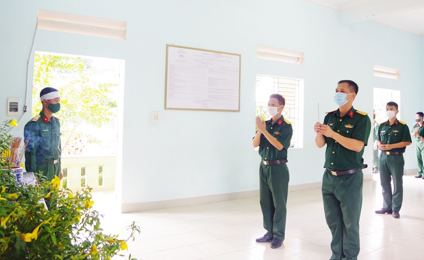 Nén nỗi đau riêng, quyết đẩy lùi dịch bệnh