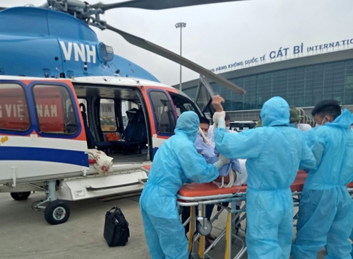 Kịp thời bay cấp cứu bệnh nhân trên đảo Bạch Long Vĩ
