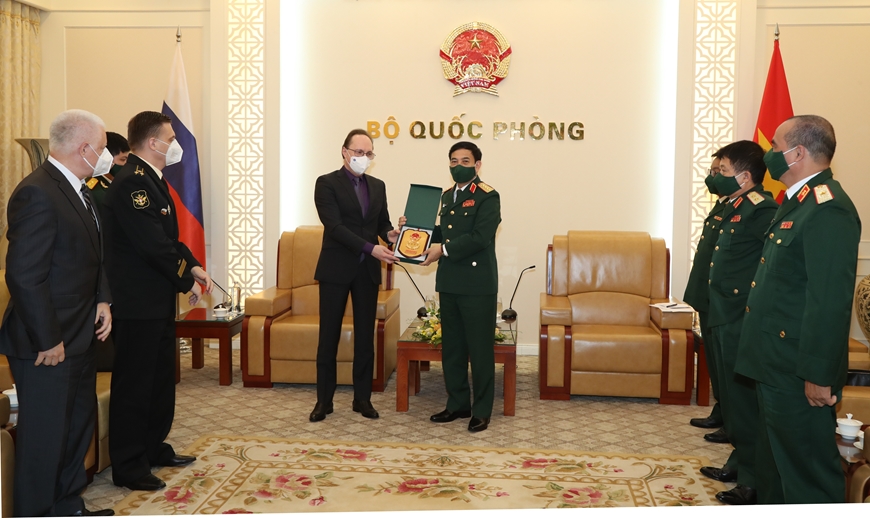 Bộ trưởng Phan Văn Giang tiếp Đại sứ Liên bang Nga