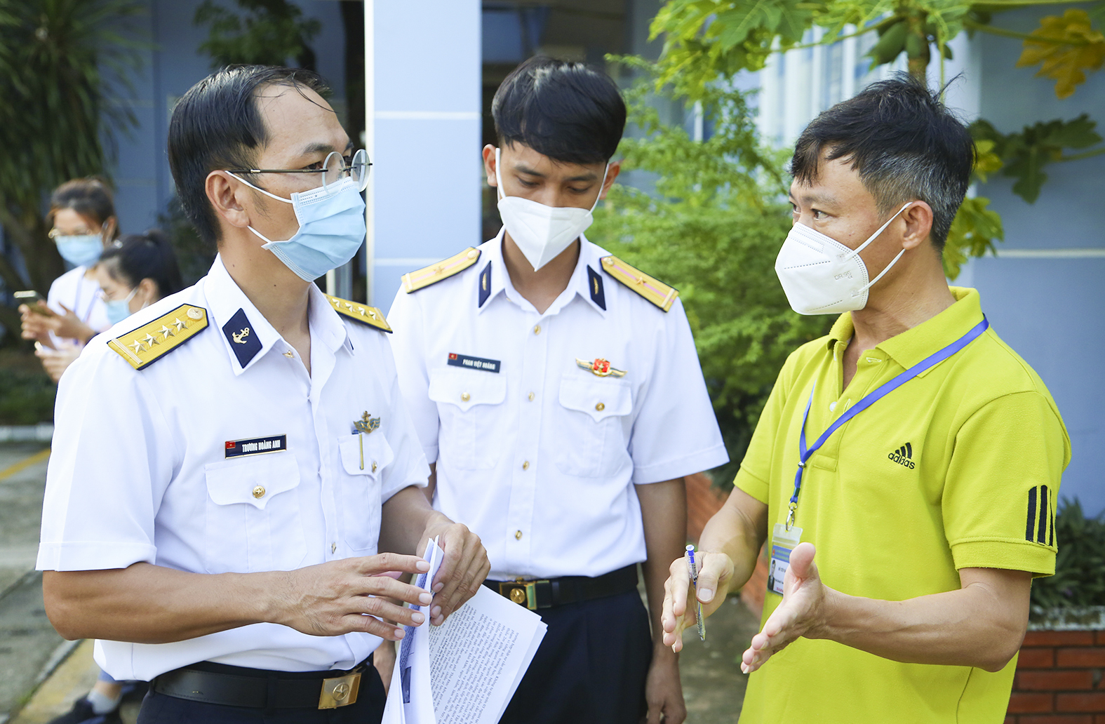 Bộ đội hải quân góp sức chống dịch

