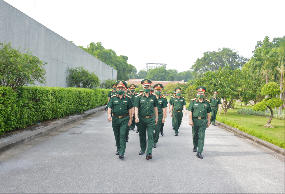 Thượng tướng Hoàng Xuân Chiến làm việc với Bộ tư lệnh Bảo vệ Lăng Chủ tịch Hồ Chí Minh