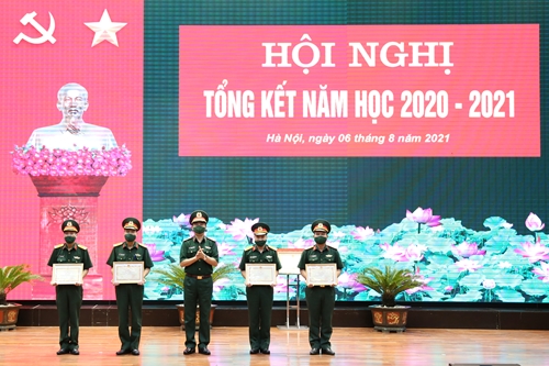 Trường Sĩ quan Chính trị tổ chức tổng kết năm học 2020-2021