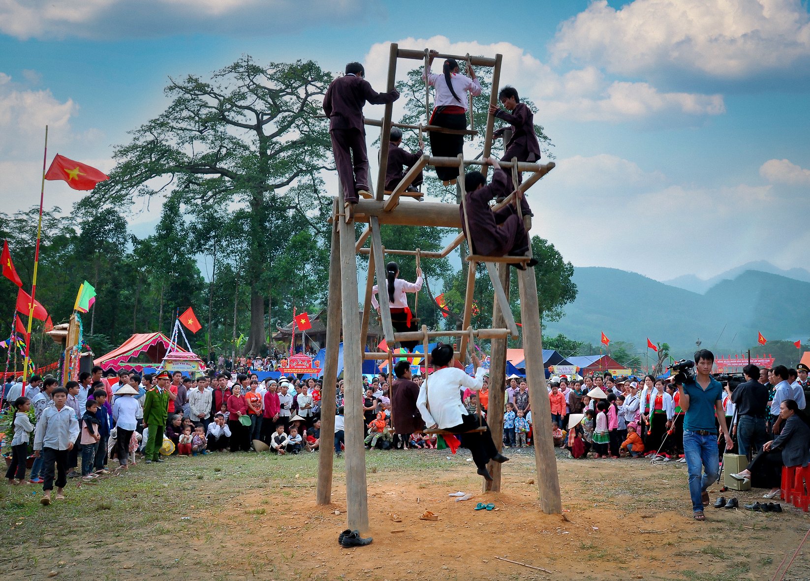 Lễ hội mở cửa rừng của người dân tộc Mường