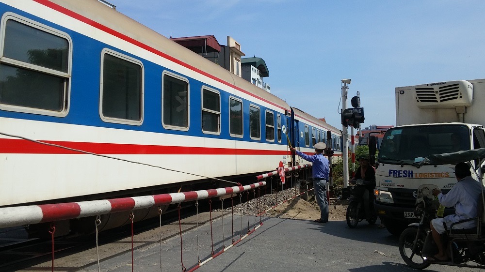 Xử lý dứt điểm lối đi tự mở giao cắt với đường sắt