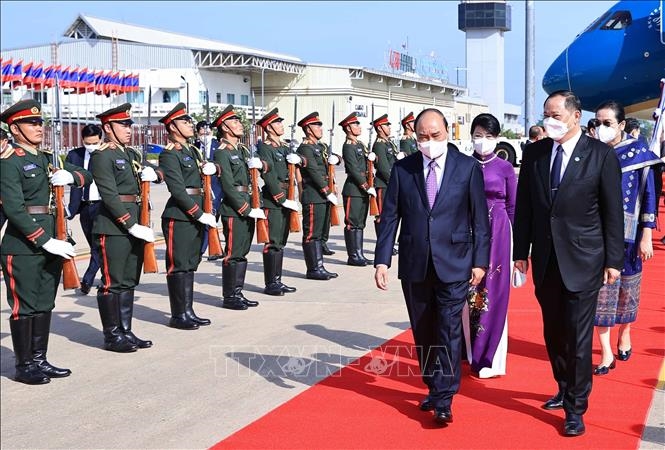 Báo chí Lào có nhiều bài viết ca ngợi quan hệ đặc biệt Lào - Việt Nam 