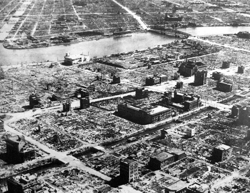 Vụ ném bom kinh hoàng hơn cả hai quả bom nguyên tử xuống Hiroshima và Nagasaki