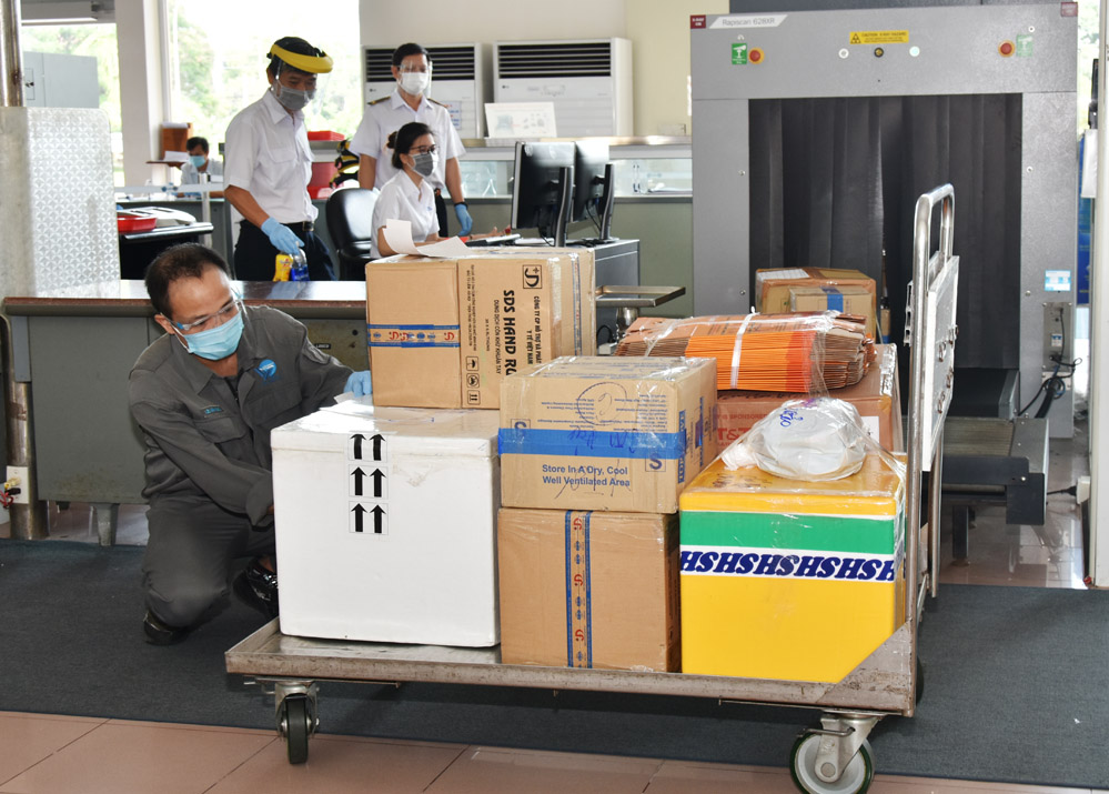 Đưa vaccine ngừa Covid-19 ra Côn Đảo