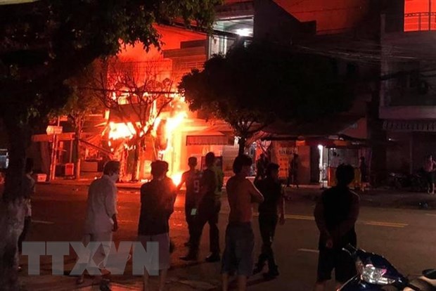 Kịp thời cứu 5 người khỏi đám cháy