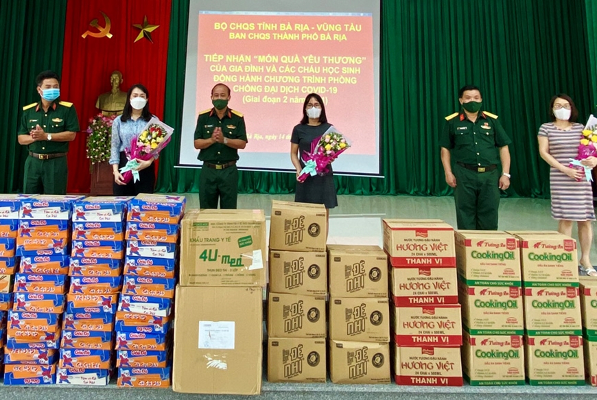 Các đơn vị, địa phương tích cực hỗ trợ các lực lượng tuyến đầu chống dịch