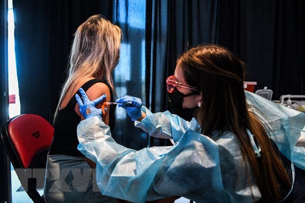 CDC Mỹ phê chuẩn tiêm liều bổ sung cho người suy giảm miễn dịch