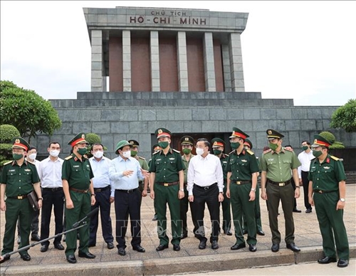 Thủ tướng Phạm Minh Chính kiểm tra và làm việc với Ban Quản lý Lăng Chủ tịch Hồ Chí Minh