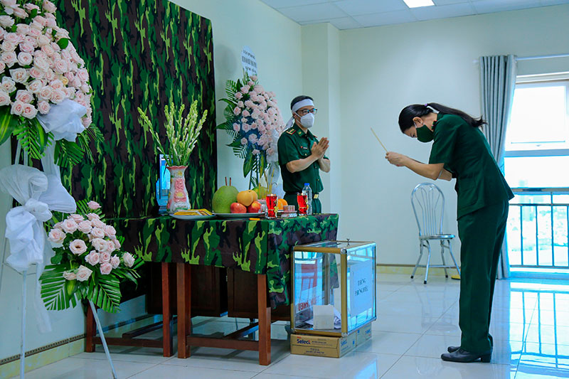 Từ đơn vị tiễn biệt cha để tiếp tục chống dịch