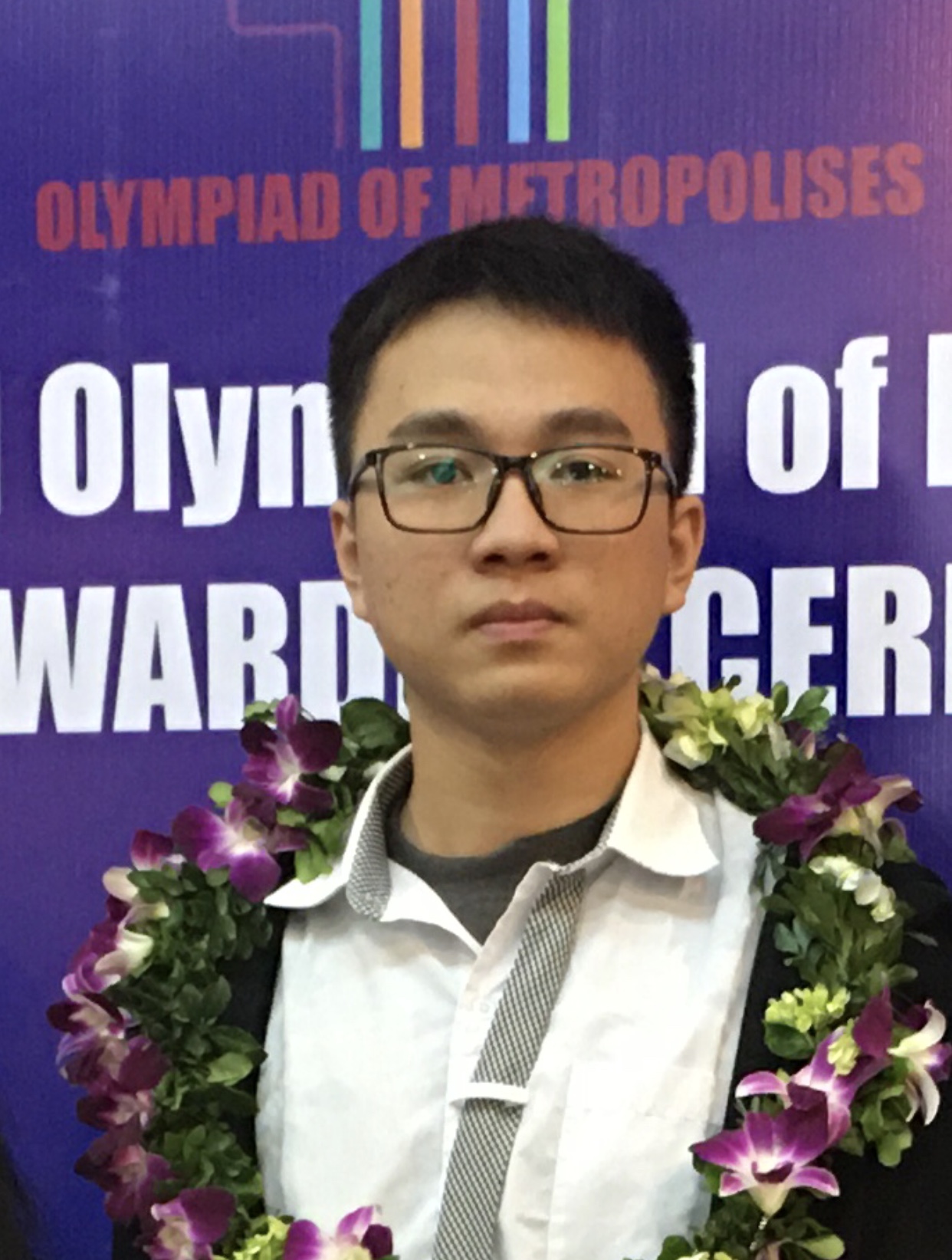 Một năm giành hai huy chương vàng Olympic Vật lý