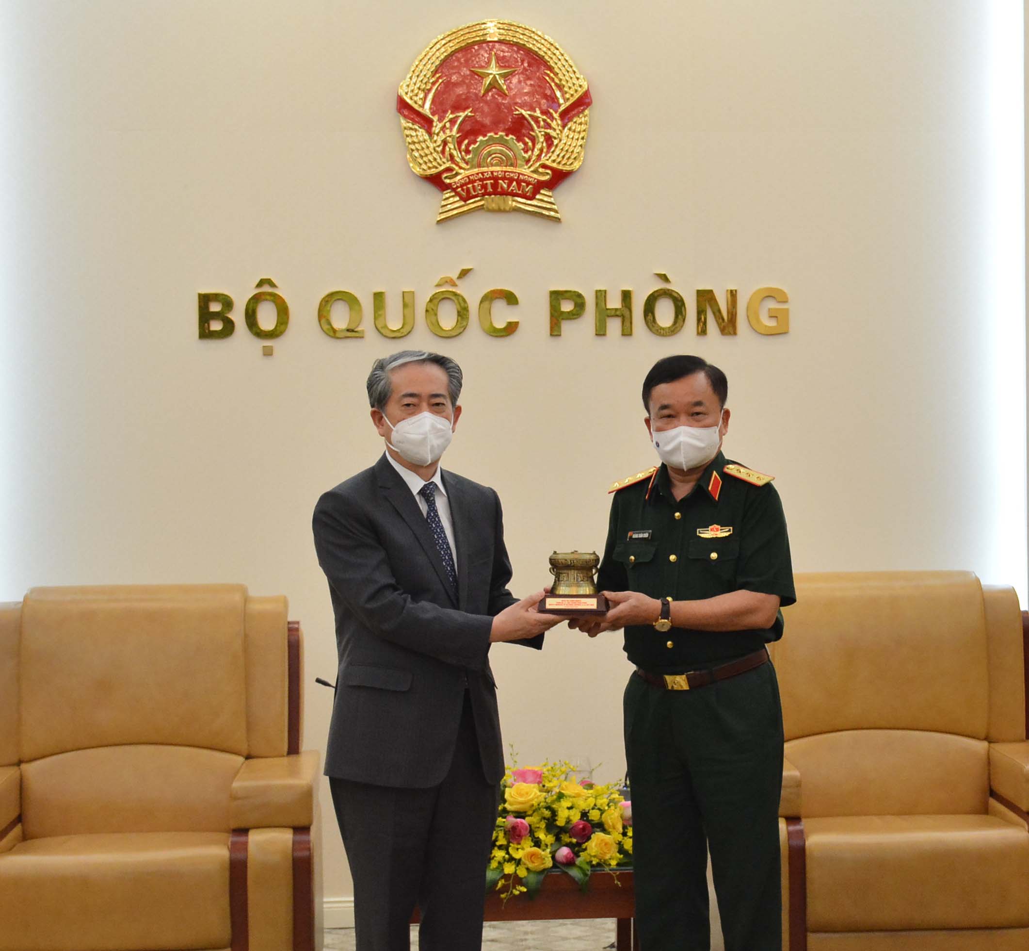 Bộ Quốc phòng Trung Quốc hỗ trợ QĐND Việt Nam 200.000 liều vaccine phòng Covid-19