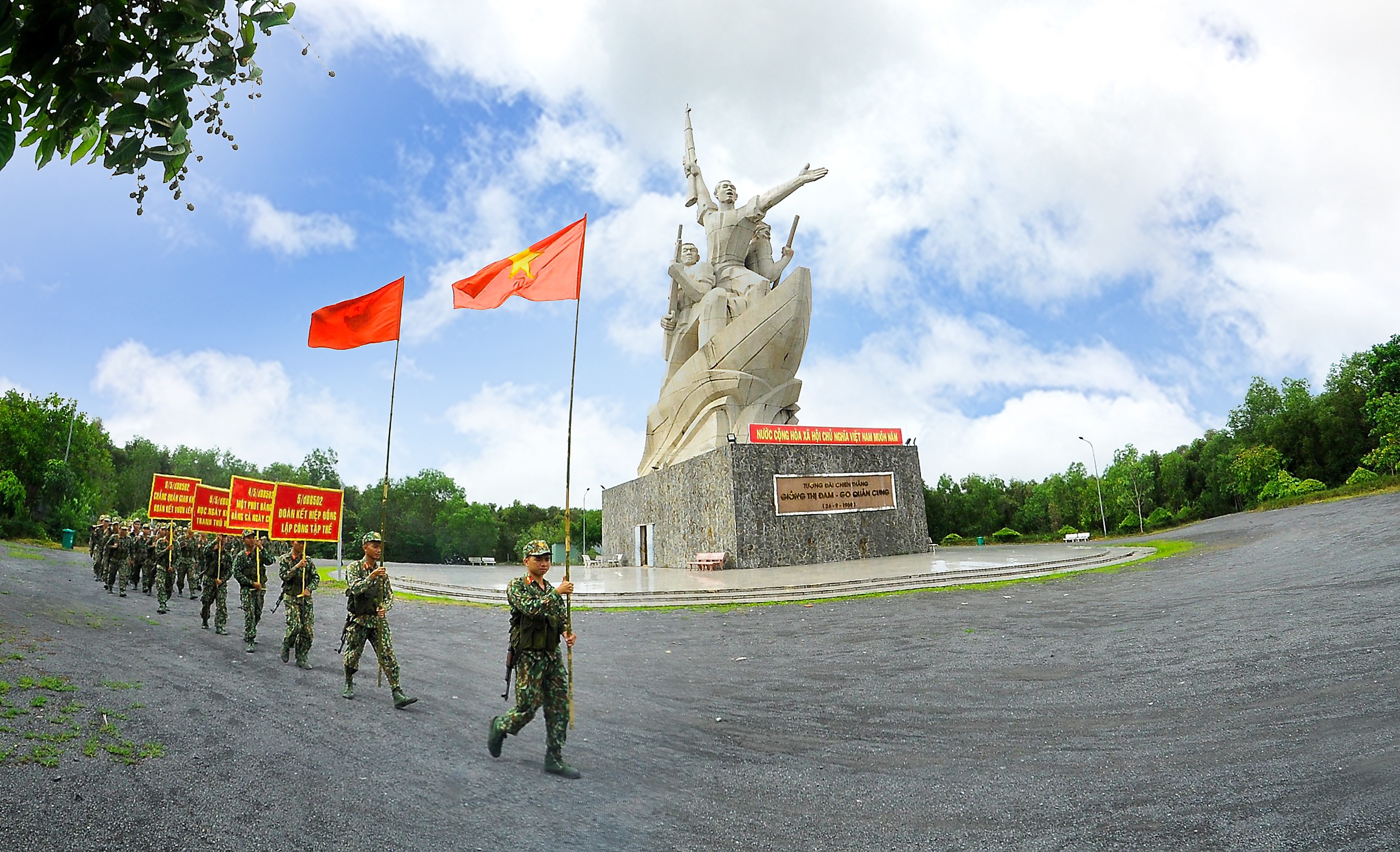 Tiếng sấm đầu mùa