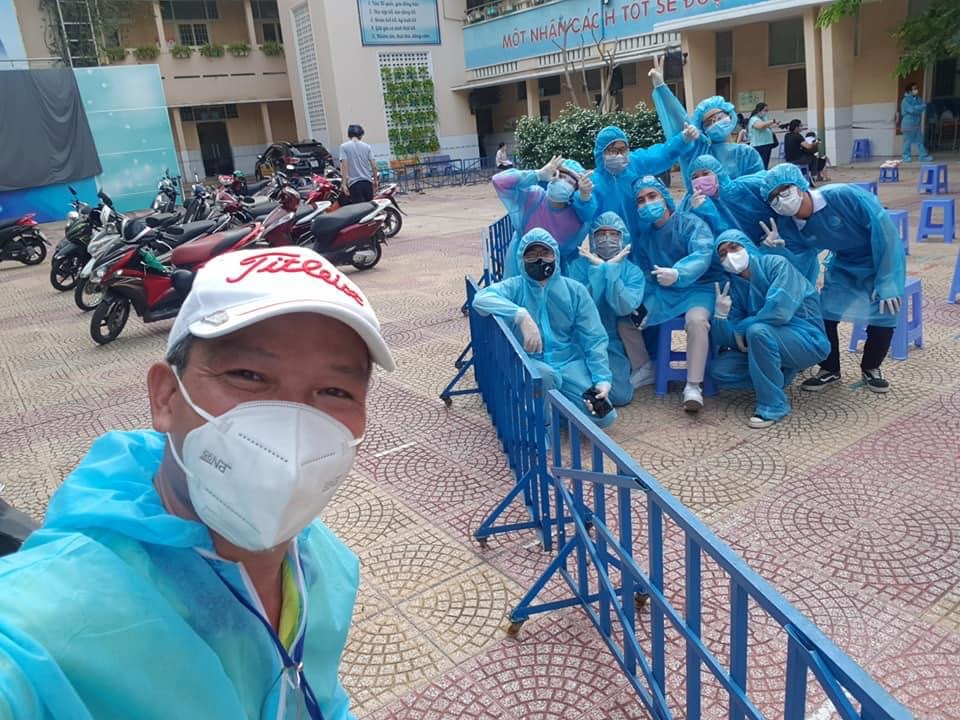 Giám đốc công ty làm tình nguyện viên