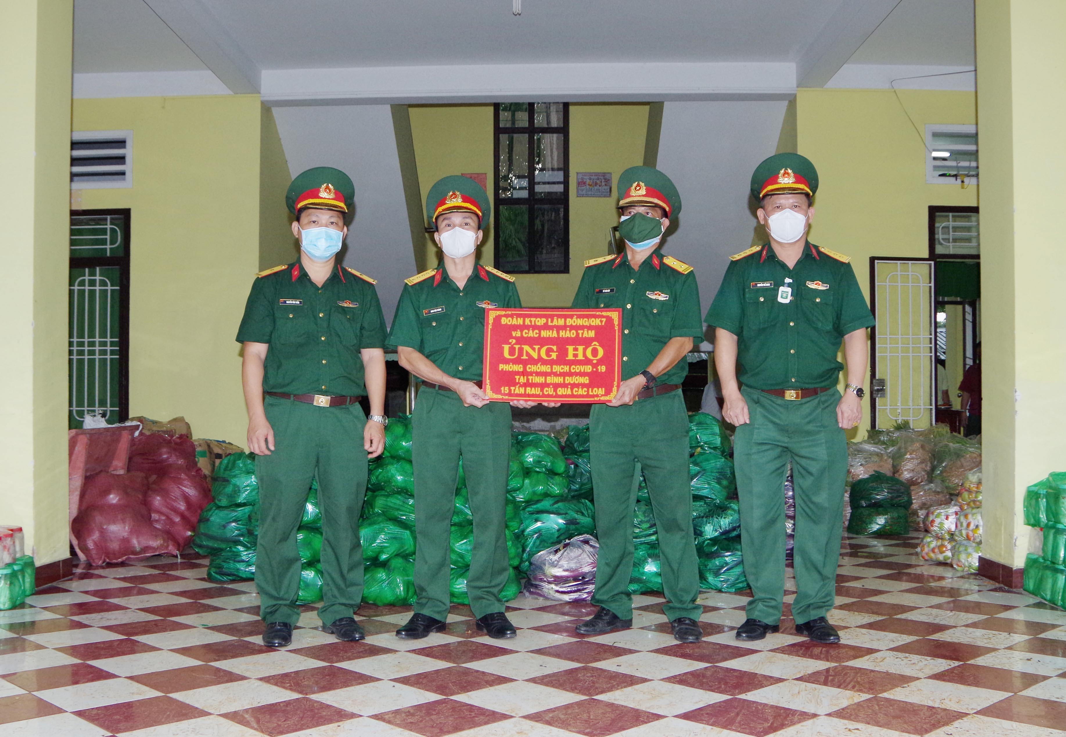 Các đơn vị quân đội tích cực hỗ trợ nhân dân phòng, chống dịch