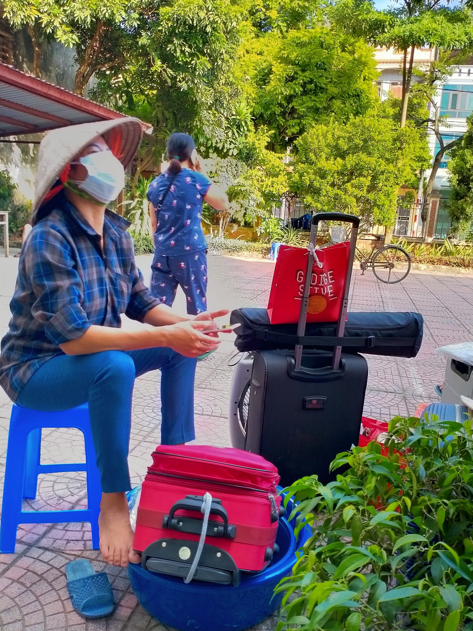 Gửi đồng nghiệp nơi cách ly

