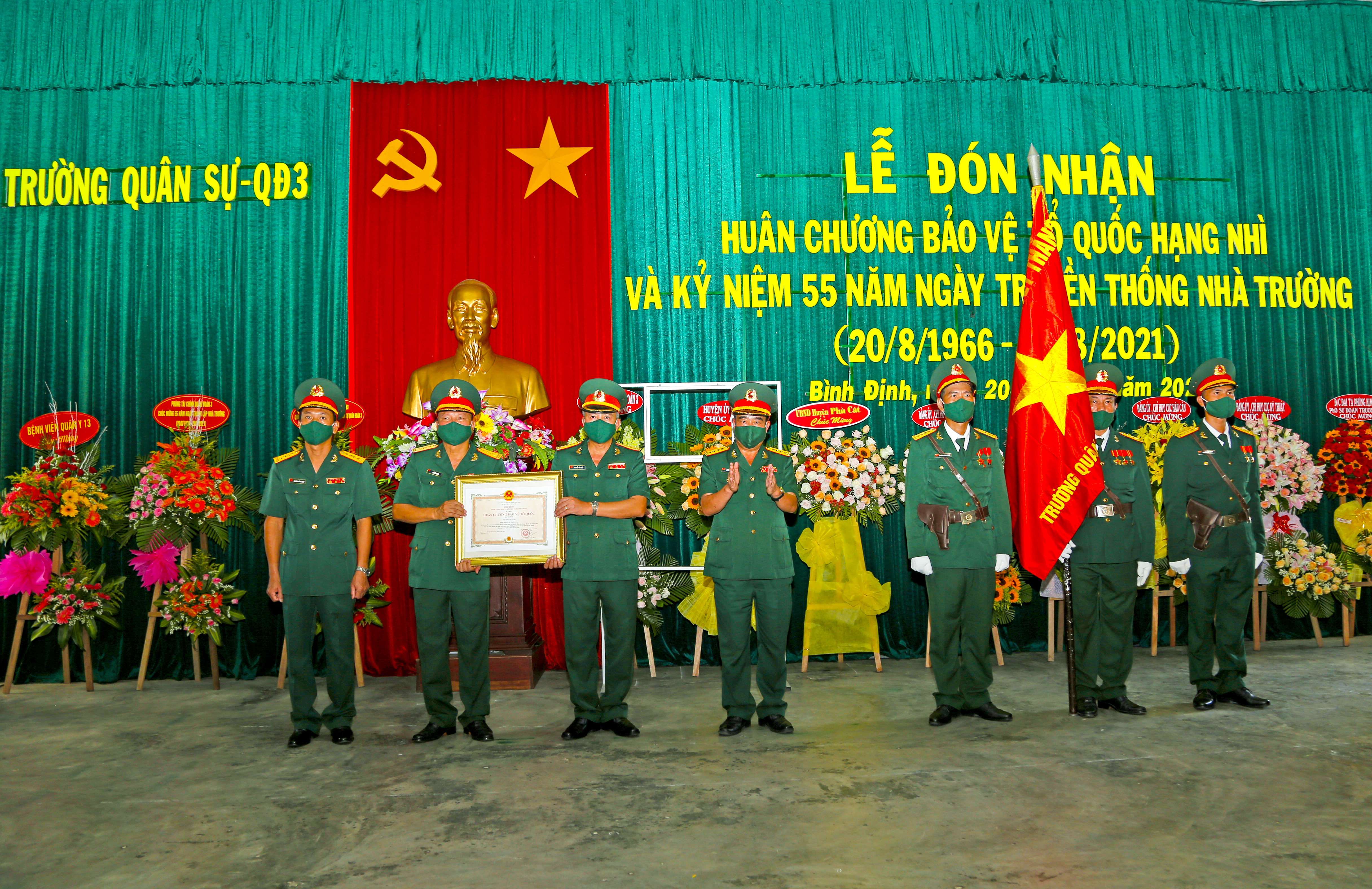 Trường Quân sự Quân đoàn 3 đón nhận Huân chương Bảo vệ Tổ quốc hạng Nhì