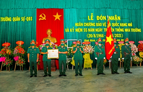 Trường Quân sự Quân đoàn 3 đón nhận Huân chương Bảo vệ Tổ quốc hạng Nhì