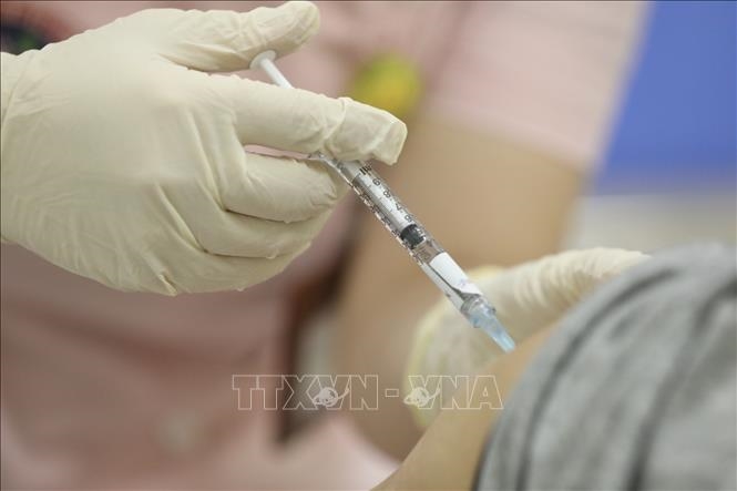 Bắt giam đối tượng "sắp xếp" tiêm vaccine phòng Covid-19 không đúng quy định