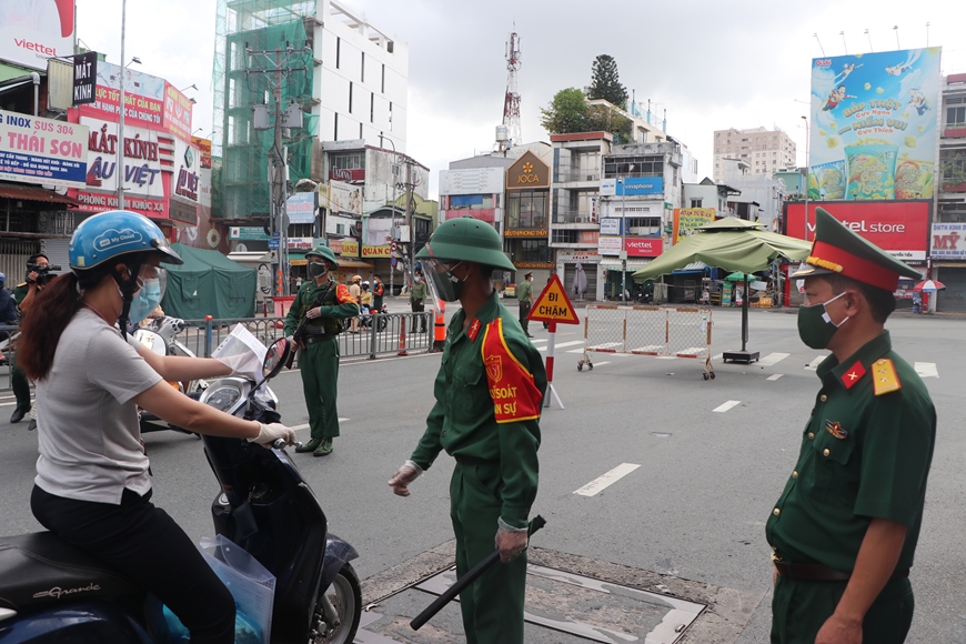 Thành phố Hồ Chí Minh ngày đầu siết chặt giãn cách xã hội