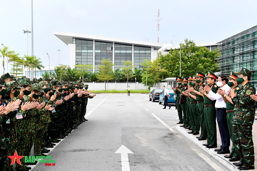 Lãnh đạo Chính phủ, Bộ Quốc phòng động viên đoàn thầy thuốc Học viện Quân y vào miền Nam chống dịch