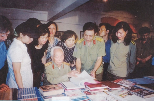 Dấu ấn của Đại tướng Võ Nguyên Giáp với Thư viện Quân đội