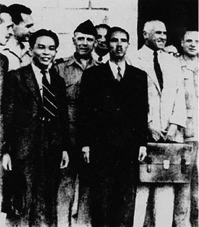 Bài 2: Nhà chính trị vì dân