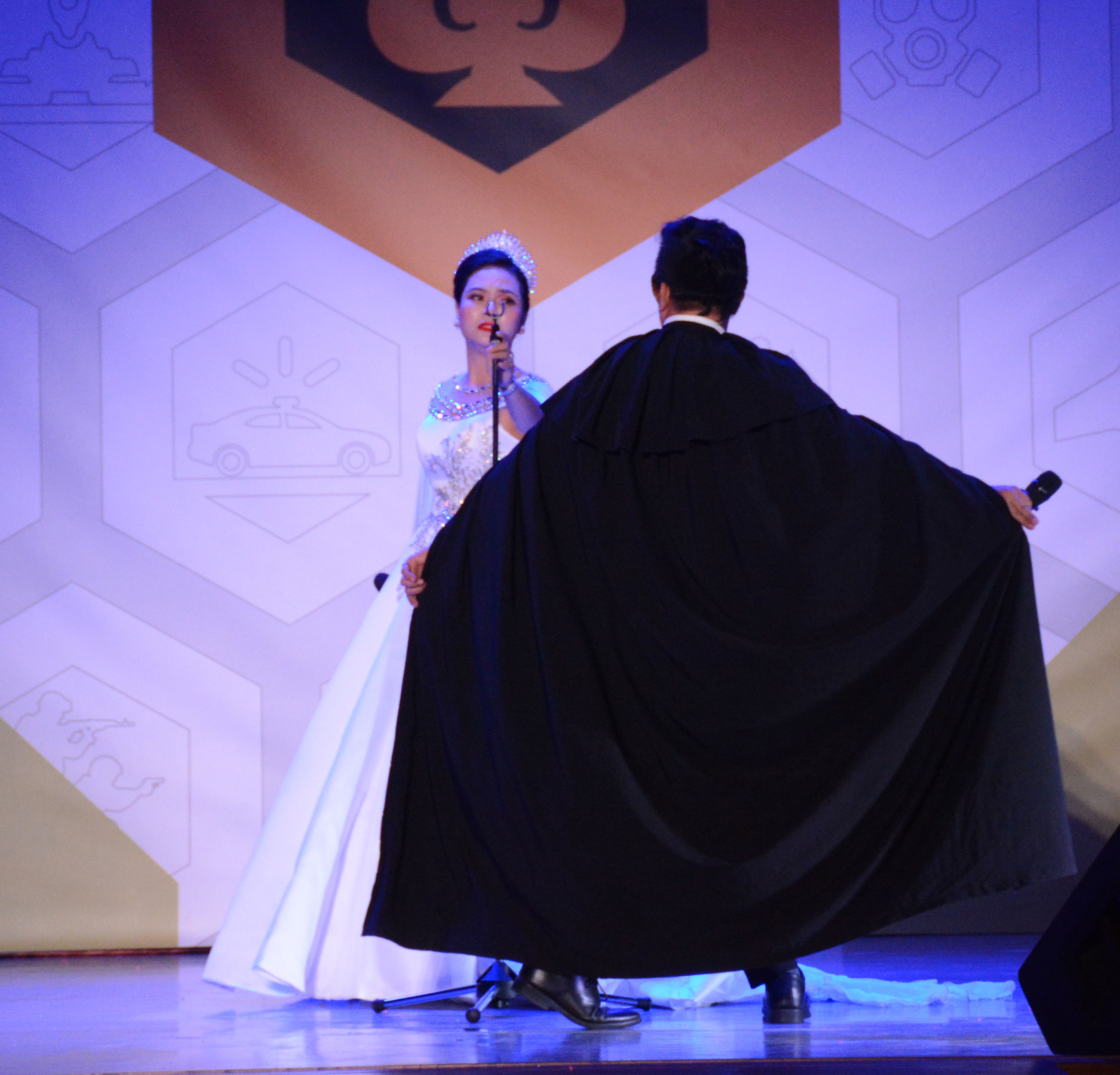 “Bóng ma trong nhà hát” khiến con tim thổn thức