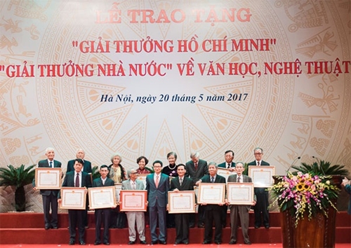 Thành lập Hội đồng cấp Nhà nước xét tặng Giải thưởng Hồ Chí Minh, Giải thưởng Nhà nước về văn học, nghệ thuật năm 2021