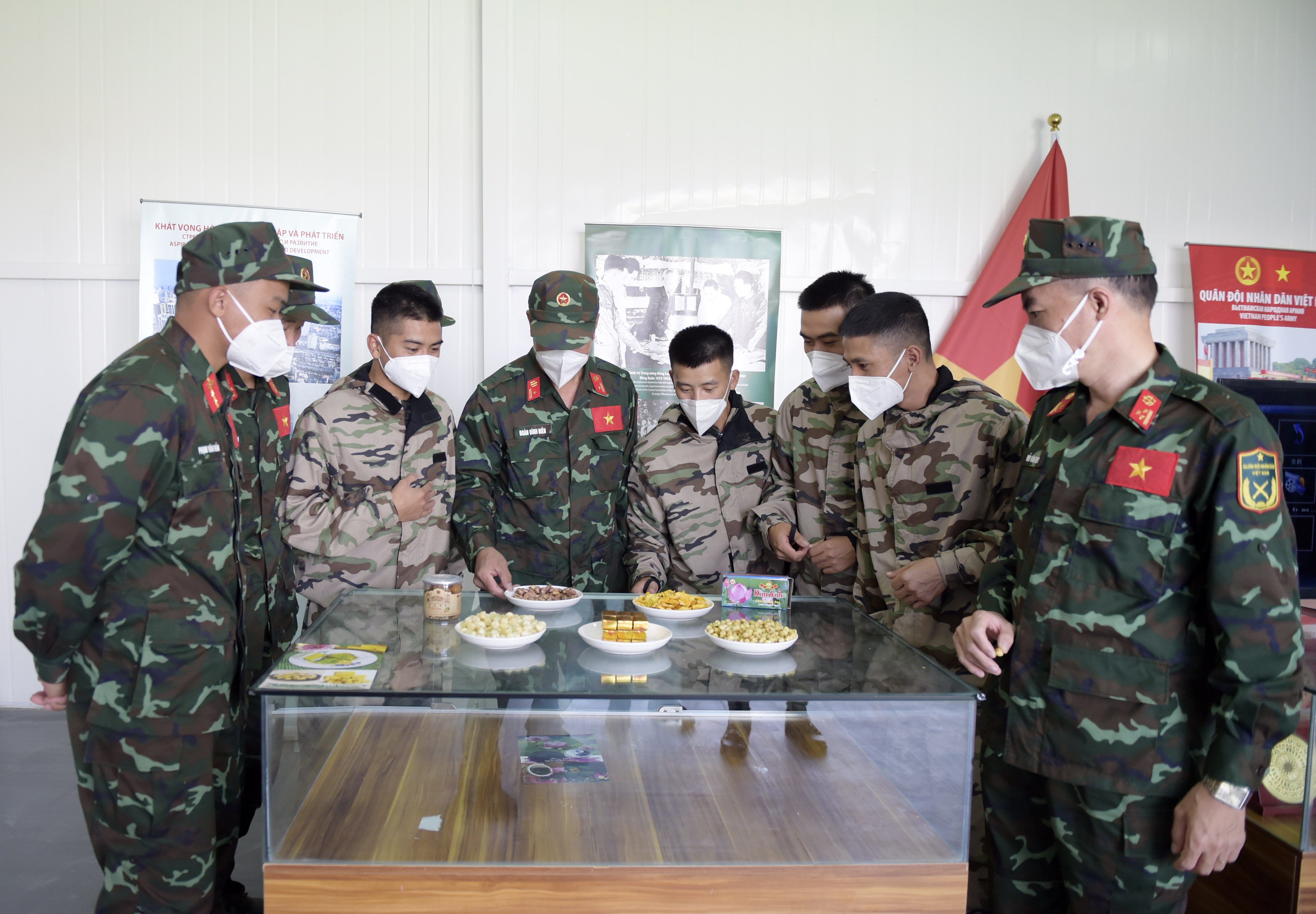 Tham quan Trung tâm Giao lưu văn hóa hữu nghị tại Tân Cương

