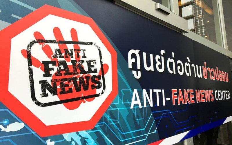Biểu ngữ chống tin giả tại Bangkok, Thái Lan, tháng 11-2019. Ảnh: Reuters