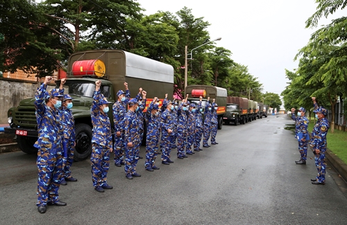 Cục Hậu cần Quân chủng Hải quân vận chuyển nông sản từ các tỉnh về TP Hồ Chí Minh