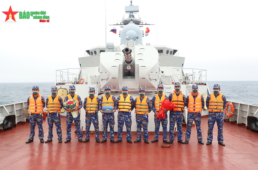 Đội tuyển Hải quân Việt Nam giành huy chương bạc môn thi “Cúp biển”