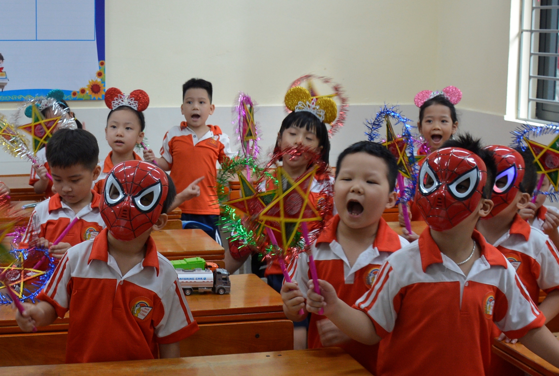 Bảo đảm an toàn trường học gắn với tiêm vaccine