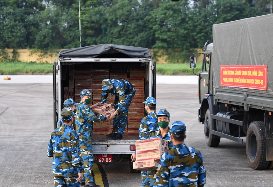 Những chuyến bay mang nặng nghĩa tình