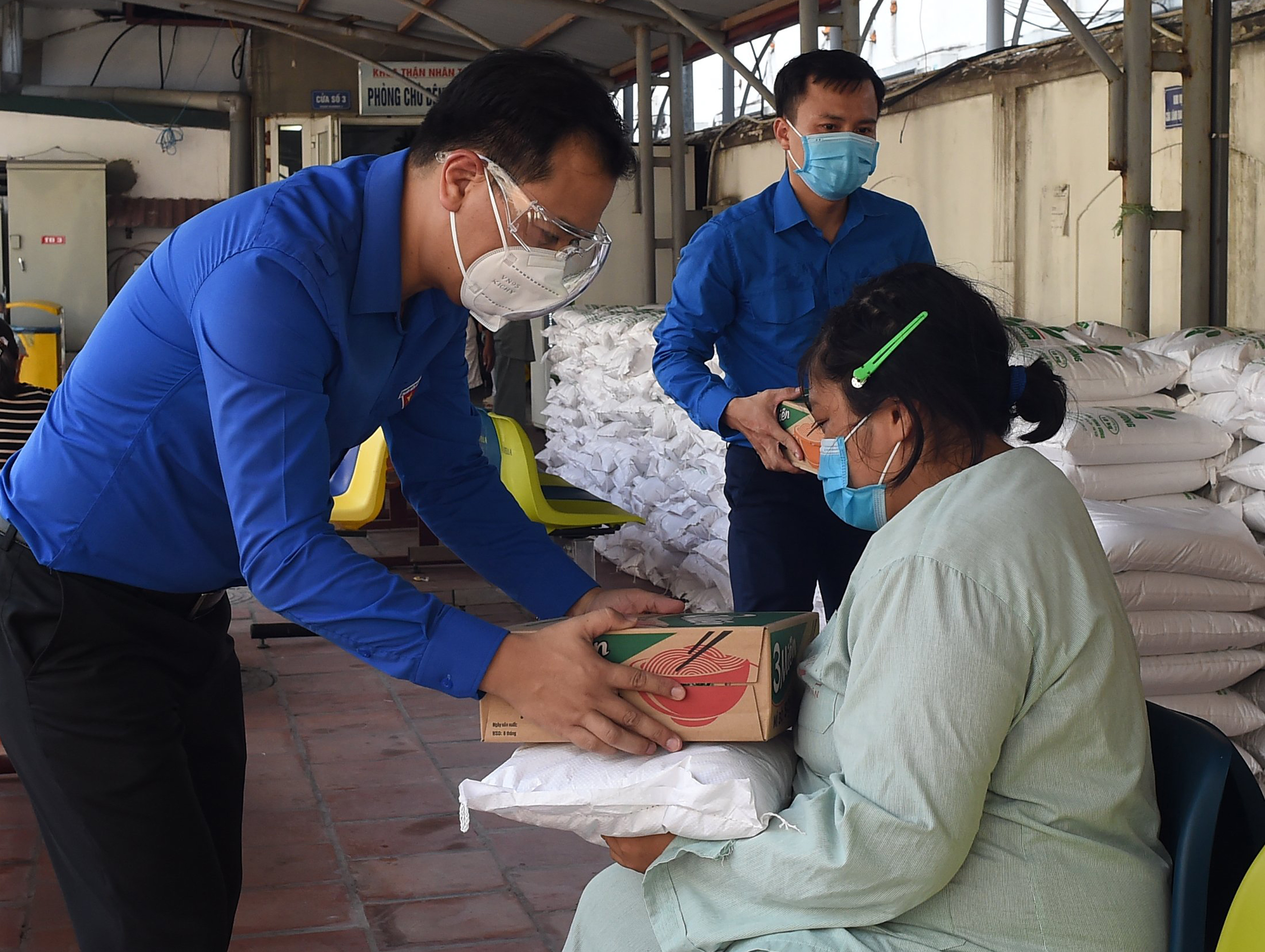 Giãn cách nhưng không xa cách