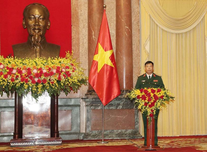 Chủ tịch nước trao quyết định thăng quân hàm Thượng tướng đối với đồng chí Trần Việt Khoa