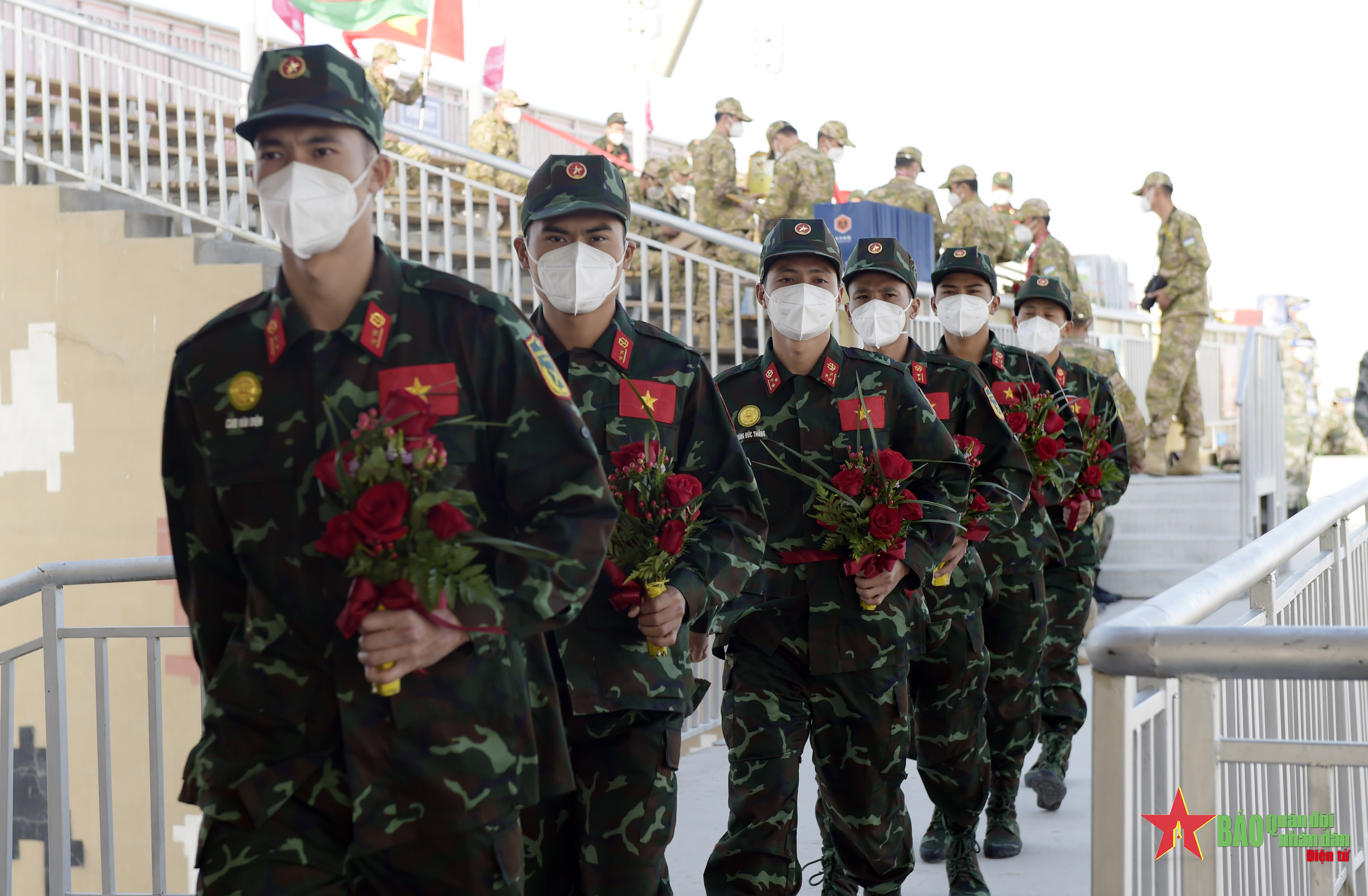 Đội tuyển Hóa học nhận Huy chương bạc phần thi bắn súng

