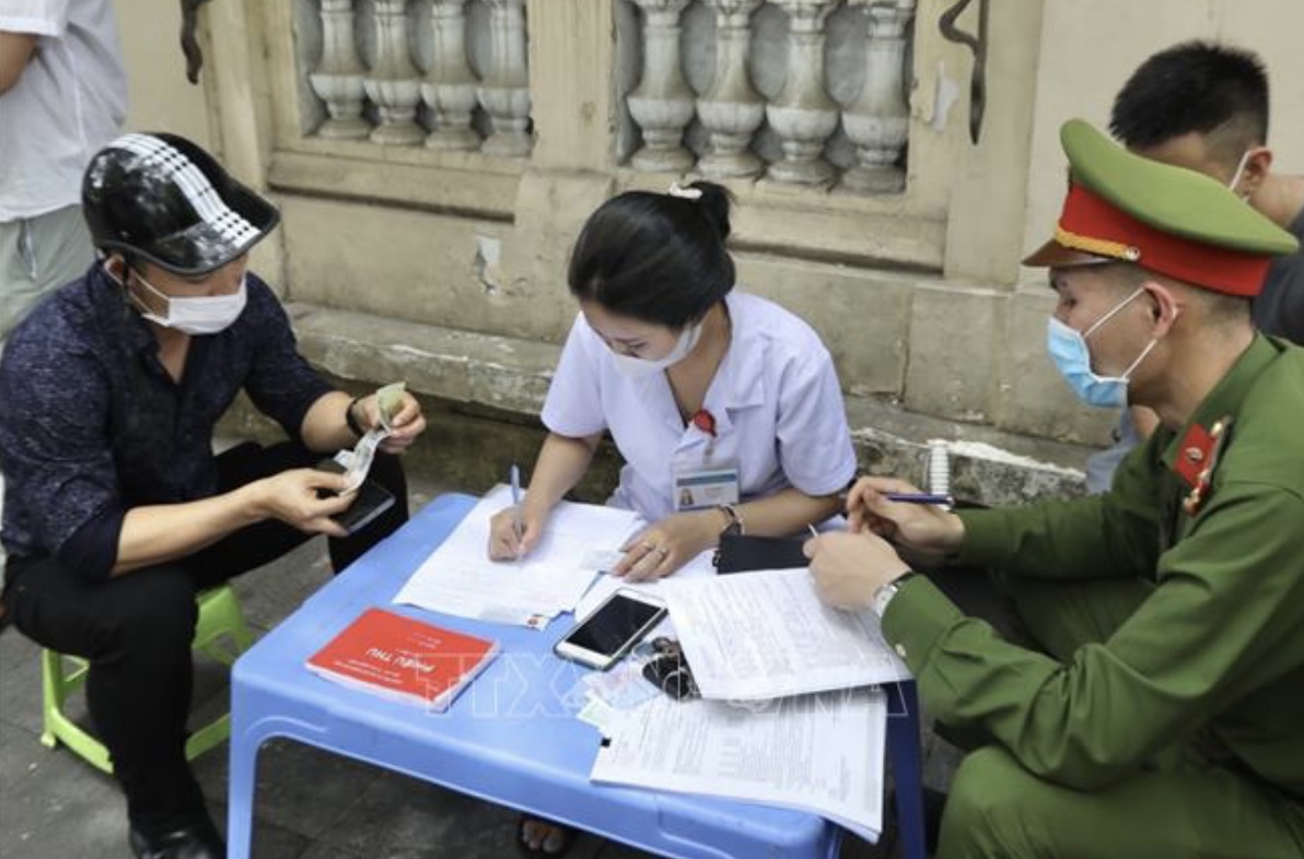 Hà Nội: Tăng cường xử phạt hành vi ra đường không thực sự cần thiết