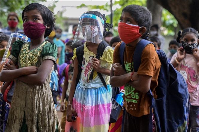 Học sinh Ấn Độ trong ngày tựu trường tại Hyderabad, ngày 1-9-2021. Ảnh: AFP/TTXVN