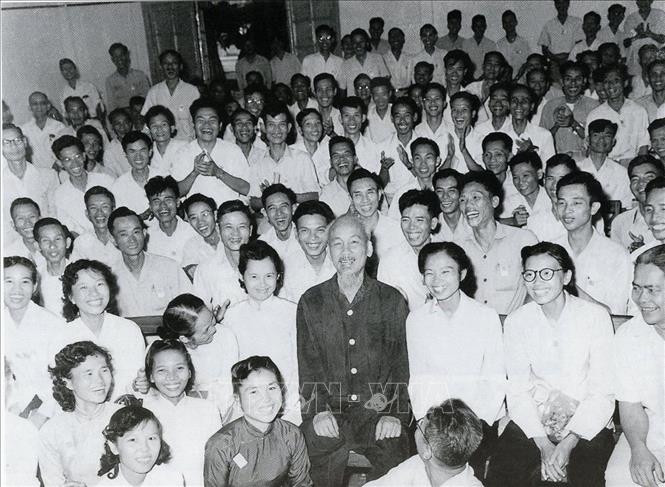 8-9-1945: Bác Hồ căn dặn: Tiếng nói là thứ của cải vô cùng lâu đời và vô cùng quý báu của dân tộc