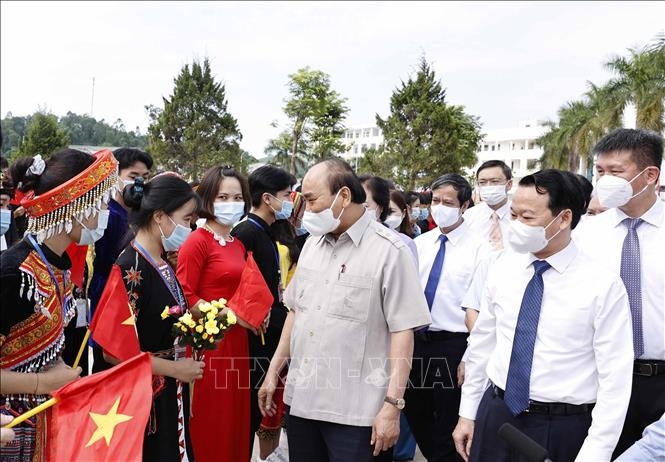 Chủ tịch nước Nguyễn Xuân Phúc dự Lễ khai giảng năm học mới tại Trường Phổ thông Dân tộc nội trú THPT tỉnh Yên Bái