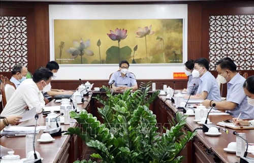 Phó thủ tướng Vũ Đức Đam khảo sát công tác phòng, chống dịch tại quận Phú Nhuận, TP Hồ Chí Minh