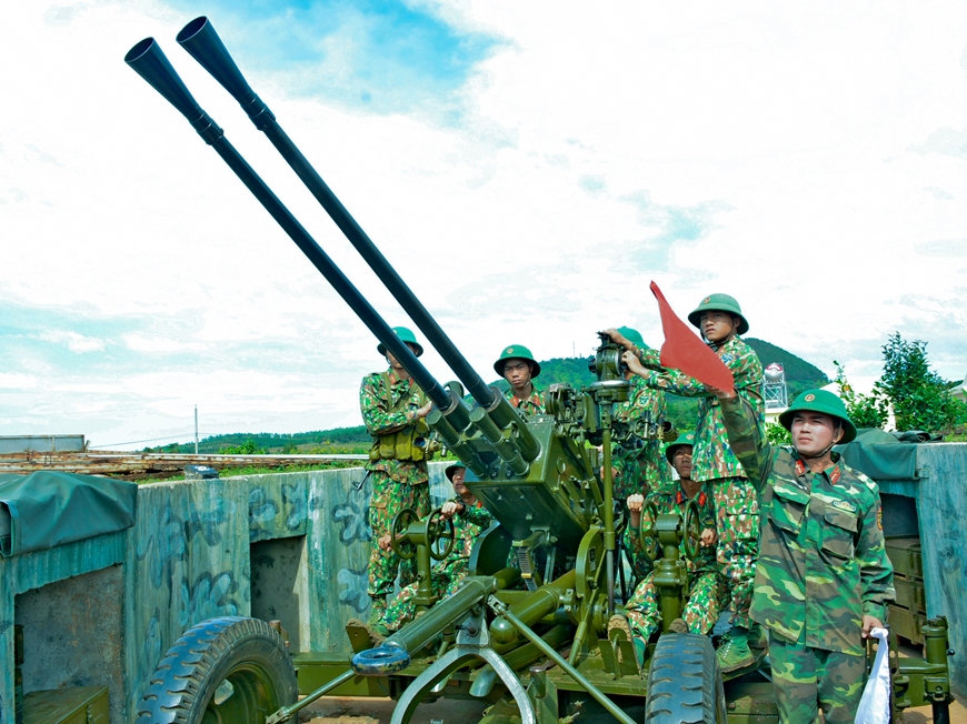 Đại đội 7 (Tiểu đoàn 3, Lữ đoàn Pháo Phòng không 234) luyện tập hiệp đồng chiến đấu.
