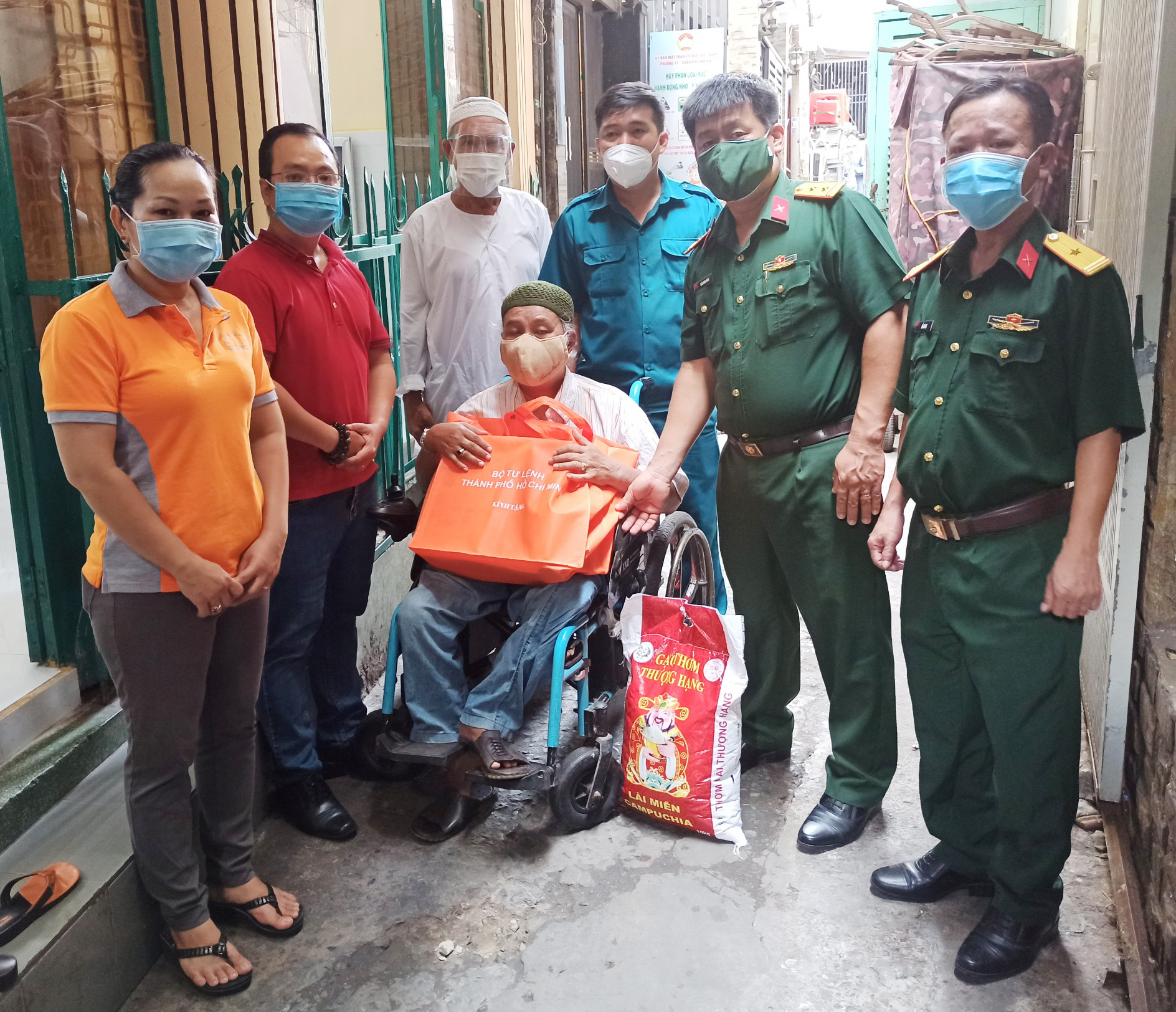 Mũi xung kích trên tuyến đầu chống dịch