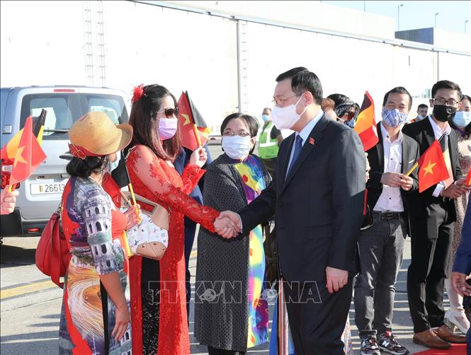 Chủ tịch Quốc hội Vương Đình Huệ đến Brussels, bắt đầu thăm làm việc với EP và Vương quốc Bỉ