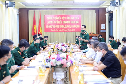 Thường vụ Đảng ủy, Bộ tư lệnh Quân khu 5 làm việc với tỉnh Khánh Hòa