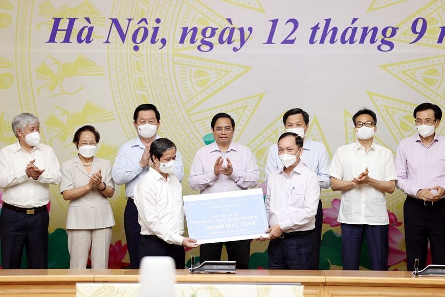 Thủ tướng Phạm Minh Chính phát động Chương trình “Sóng và máy tính cho em”